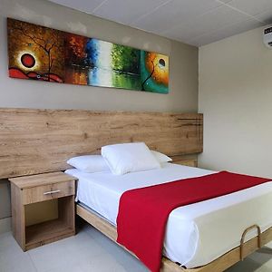 Hotel Murali - Cerca Del Aeropuerto De Guayaquil